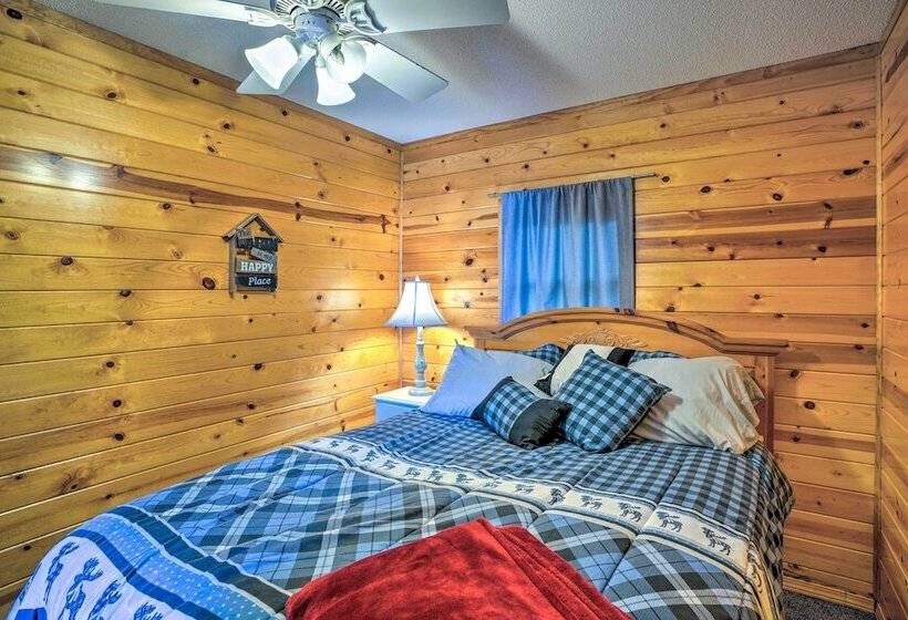 Quaint Lake Jefferson Cabin W/ Deck & Gas Grill!