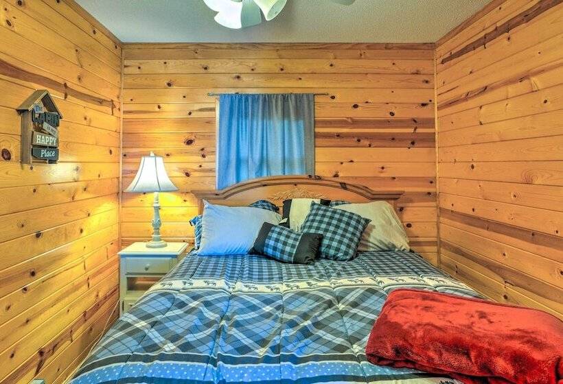 Quaint Lake Jefferson Cabin W/ Deck & Gas Grill!