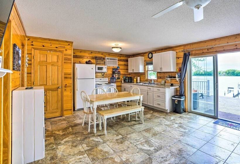 Quaint Lake Jefferson Cabin W/ Deck & Gas Grill!