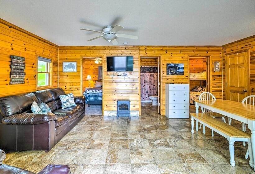 Quaint Lake Jefferson Cabin W/ Deck & Gas Grill!