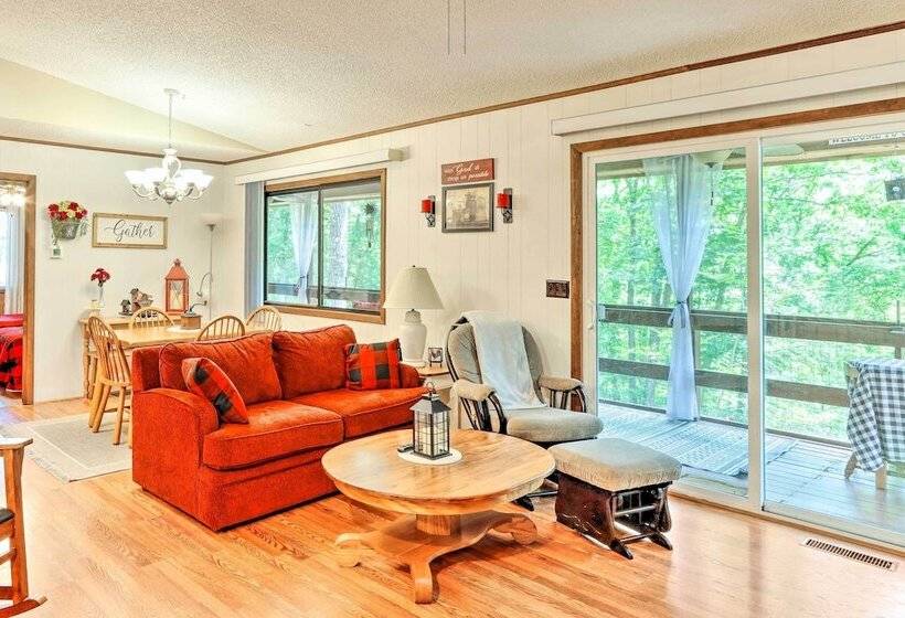 Quaint Murphy Cabin In Serene Wooded Setting!