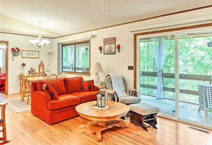 Quaint Murphy Cabin In Serene Wooded Setting!