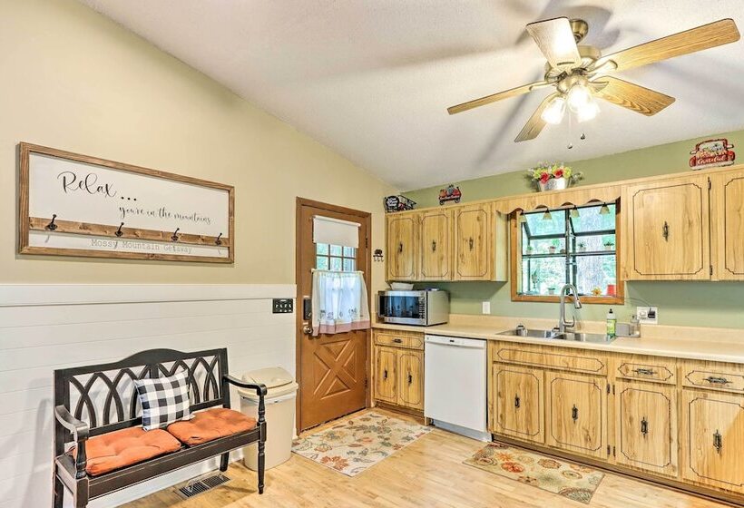 Quaint Murphy Cabin In Serene Wooded Setting!