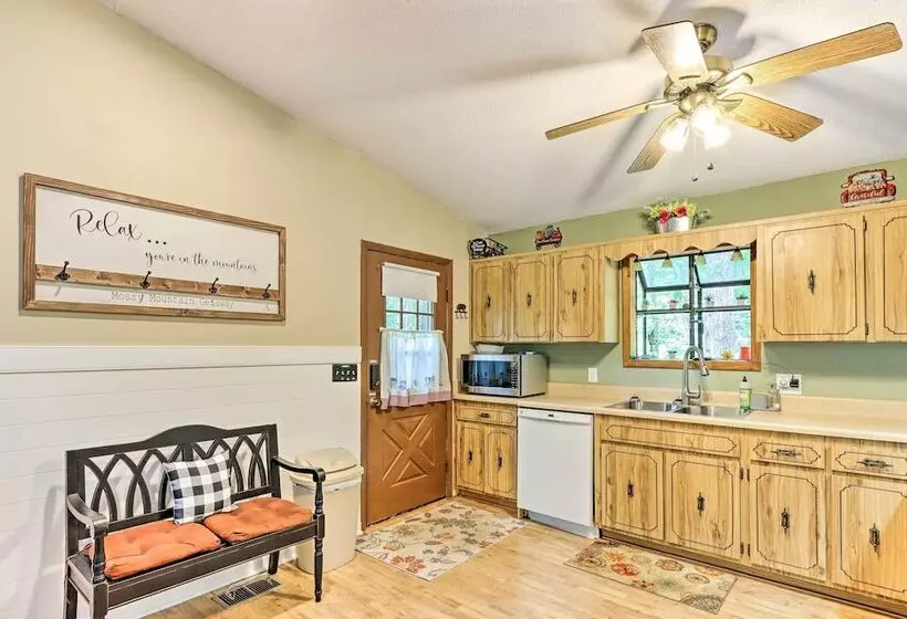 Quaint Murphy Cabin In Serene Wooded Setting!