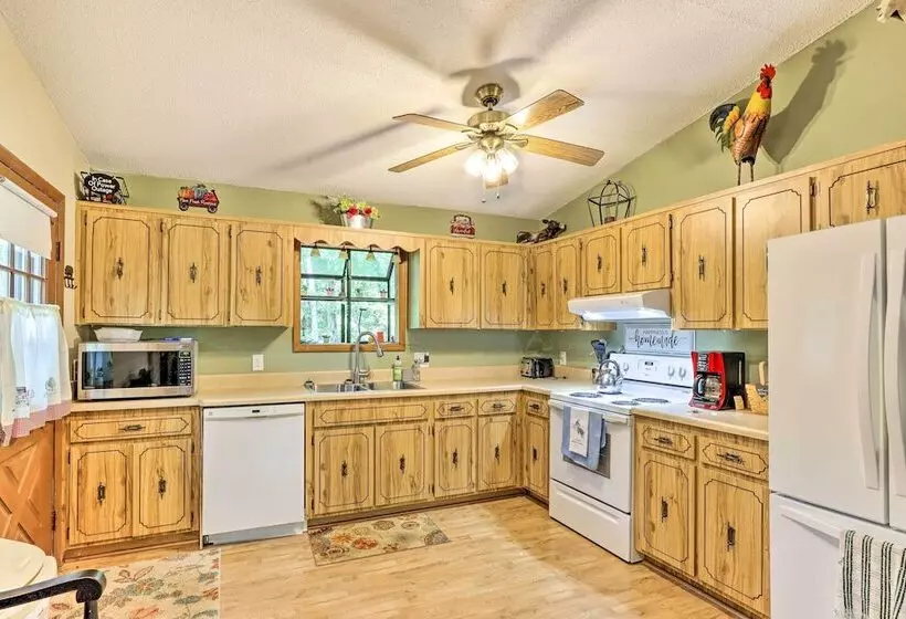 Quaint Murphy Cabin In Serene Wooded Setting!