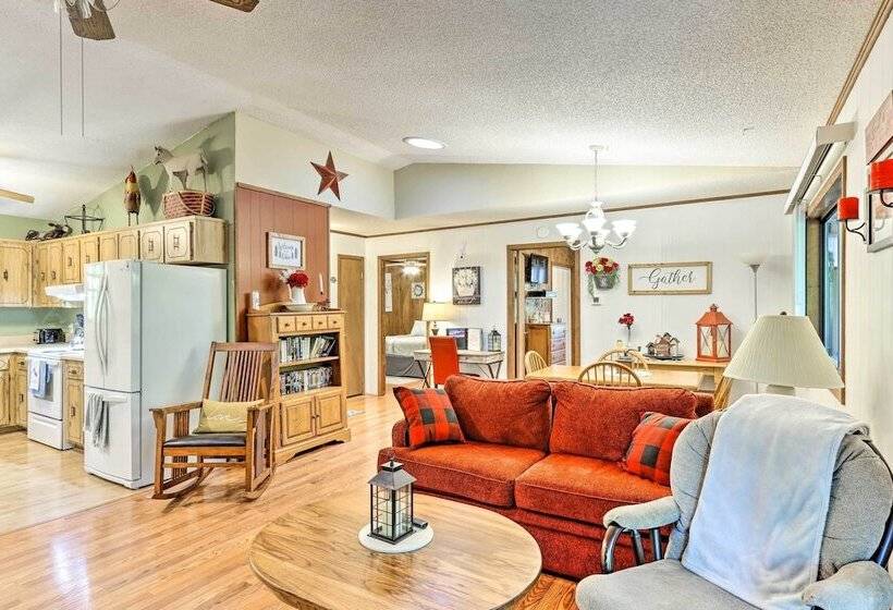 Quaint Murphy Cabin In Serene Wooded Setting!