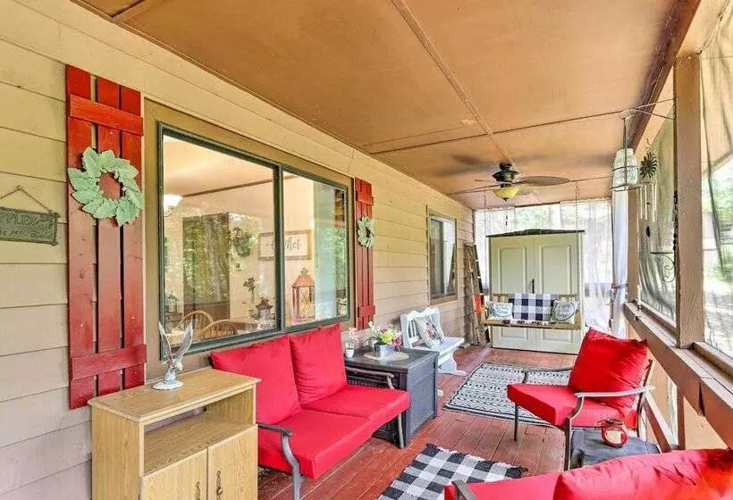 Quaint Murphy Cabin In Serene Wooded Setting!