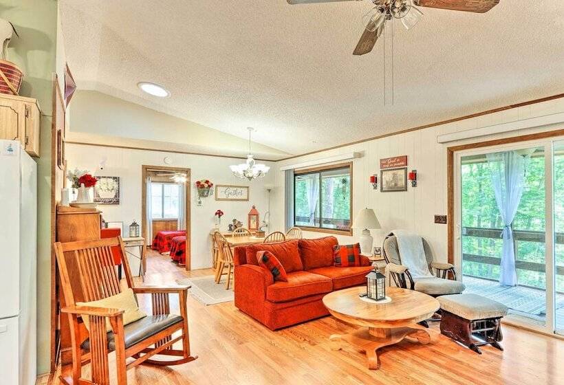 Quaint Murphy Cabin In Serene Wooded Setting!