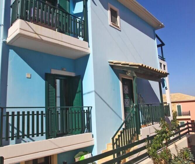 דירת נופש Charming 4 Bed House In Nikiana