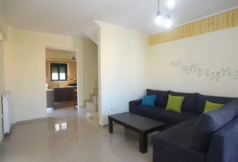 Residenssi Charming 4 Bed House In Nikiana