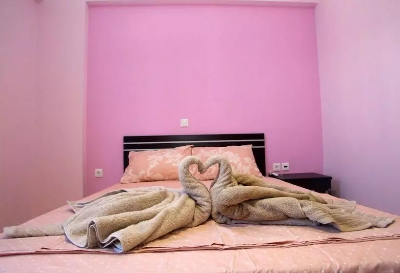 Residenssi Charming 4 Bed House In Nikiana