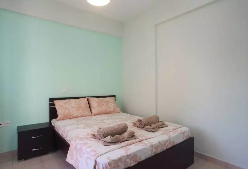 Residenssi Charming 4 Bed House In Nikiana