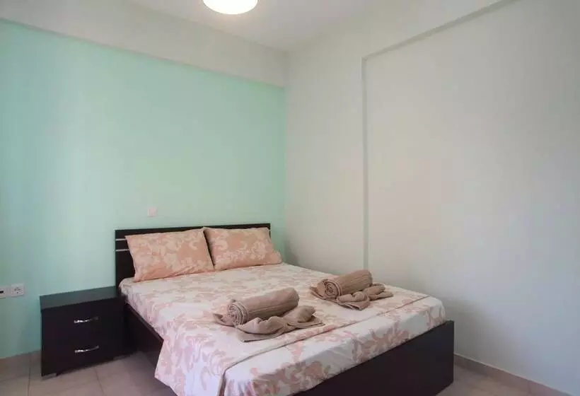 Residenssi Charming 4 Bed House In Nikiana