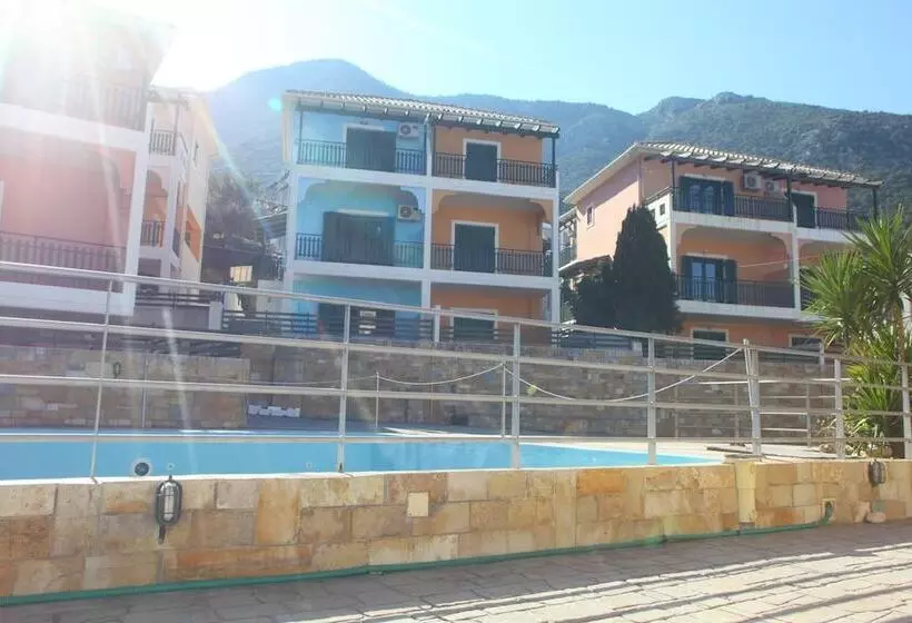 Residenssi Charming 4 Bed House In Nikiana