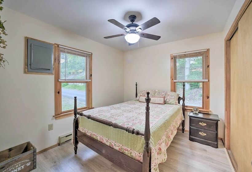 Riverfront Escape W/ Dock: 19 Mi To Saratoga!