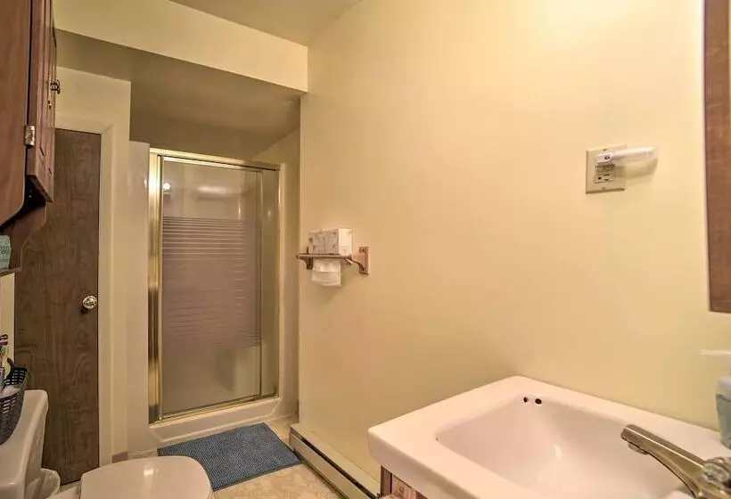 Riverfront Escape W/ Dock: 19 Mi To Saratoga!