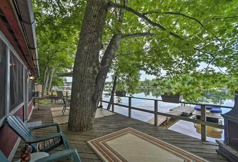 Riverfront Escape W/ Dock: 19 Mi To Saratoga!