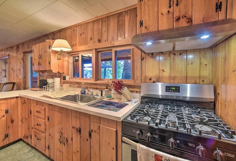 Riverfront Escape W/ Dock: 19 Mi To Saratoga!