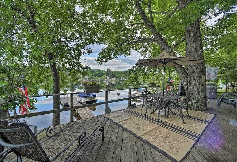 Riverfront Escape W/ Dock: 19 Mi To Saratoga!