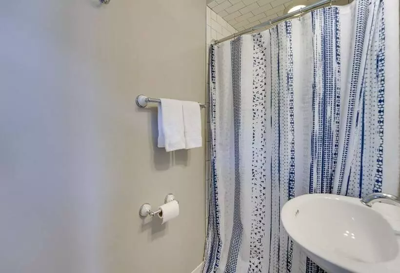 Riverfront St Clair Home   Walk To Downtown!