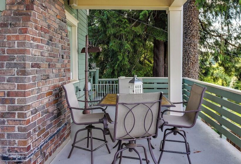Serene Tacoma Home W/ Furnished Deck & Views!