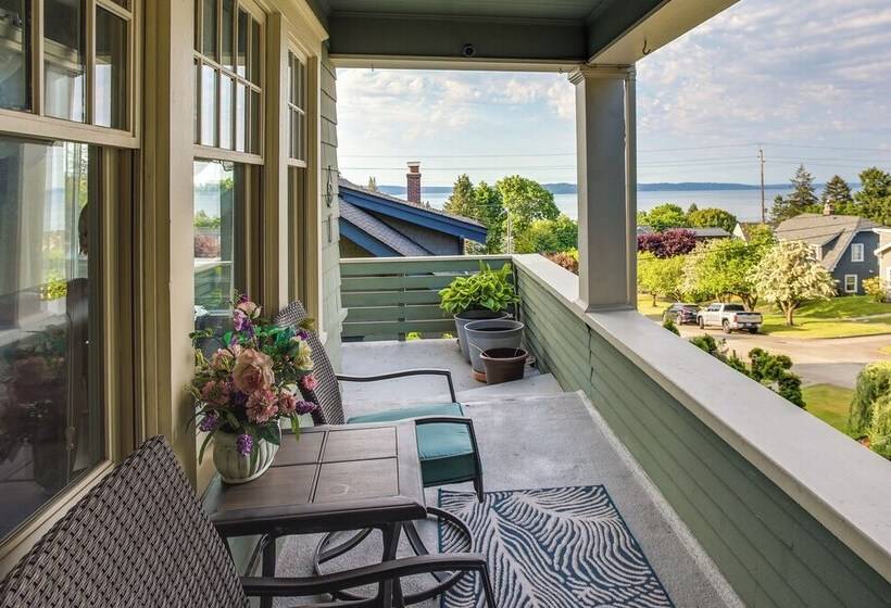 Serene Tacoma Home W/ Furnished Deck & Views!