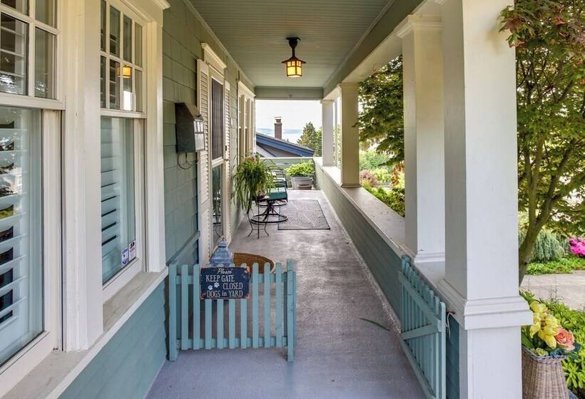 Serene Tacoma Home W/ Furnished Deck & Views!