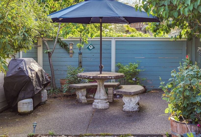 Serene Tacoma Home W/ Furnished Deck & Views!