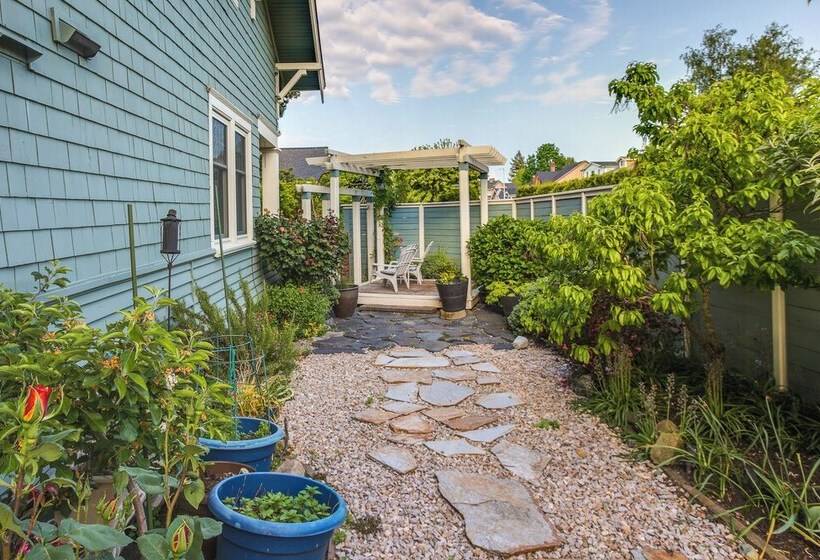 Serene Tacoma Home W/ Furnished Deck & Views!