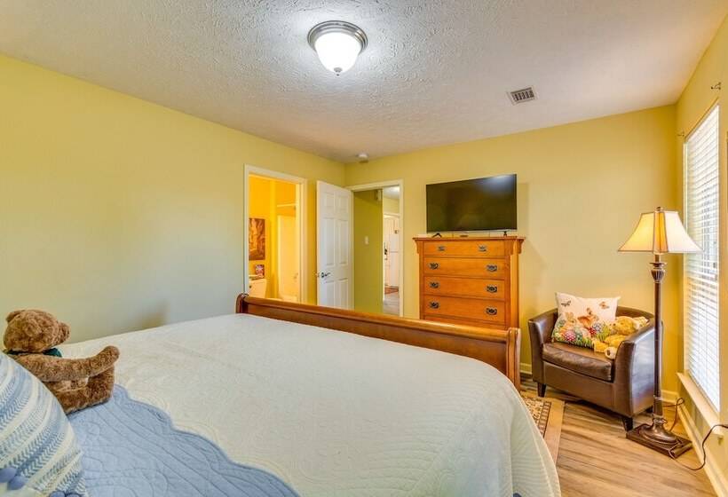 Suburban Conway Vacation Rental: 2 Mi To Uca!