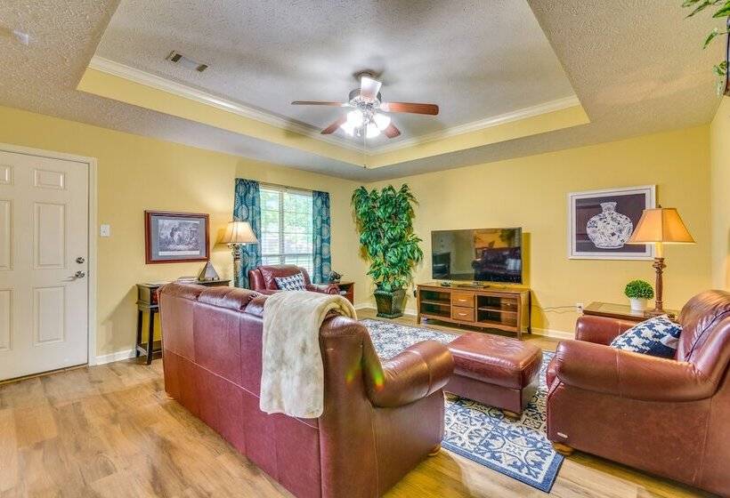 Suburban Conway Vacation Rental: 2 Mi To Uca!