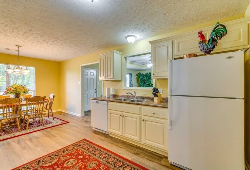 Suburban Conway Vacation Rental: 2 Mi To Uca!