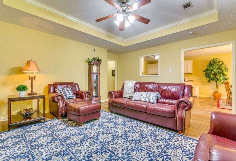 Suburban Conway Vacation Rental: 2 Mi To Uca!