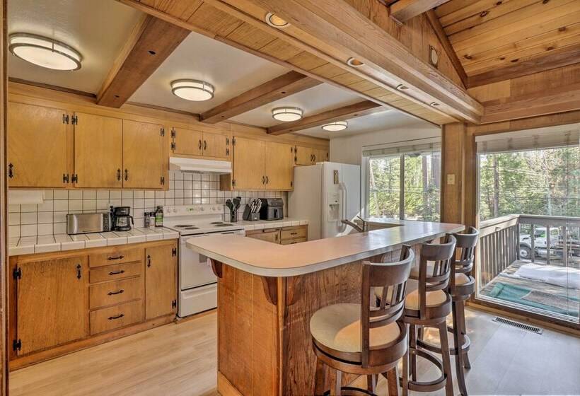 Tahoe City Home W/ Hot Tub: Ski & Soak!