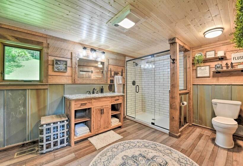 Turkey Hollow Cabin  W/ Stunning Open Views!