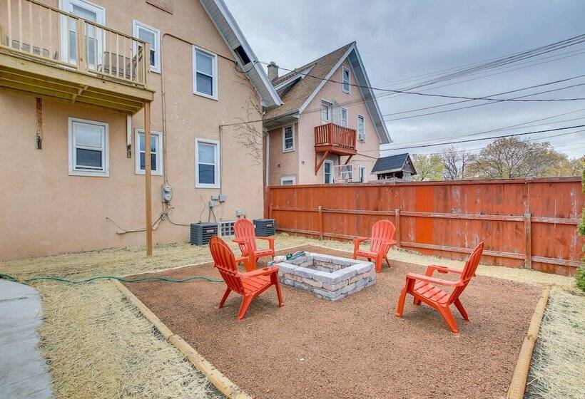 Updated Milwaukee Home, 3 Mi To Lake Michigan!