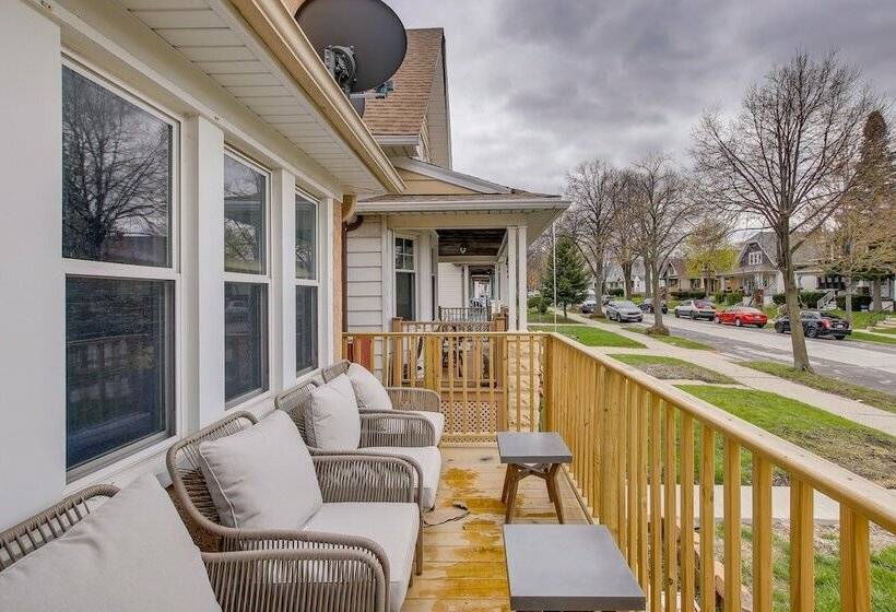 Updated Milwaukee Home, 3 Mi To Lake Michigan!
