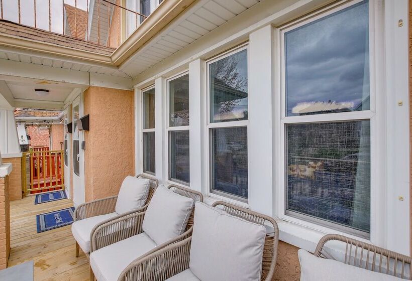 Updated Milwaukee Home, 3 Mi To Lake Michigan!