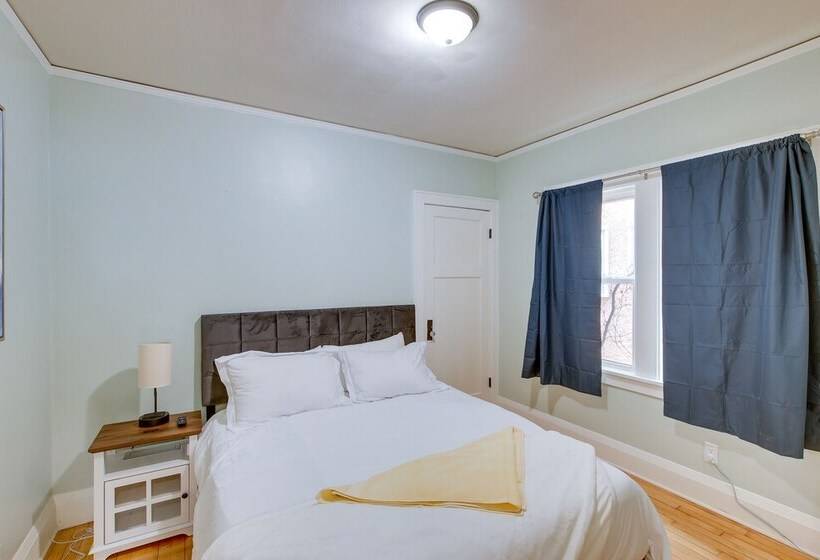 Updated Milwaukee Home, 3 Mi To Lake Michigan!