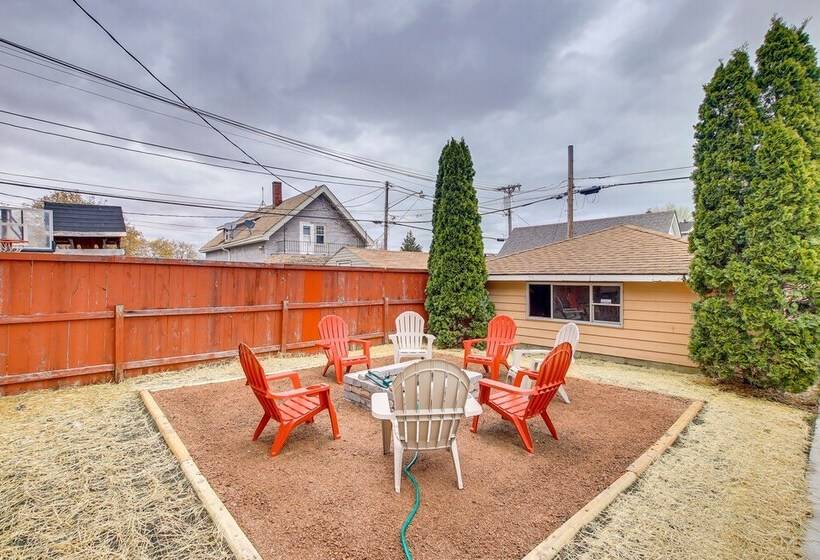 Updated Milwaukee Home, 3 Mi To Lake Michigan!