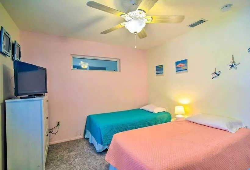 Anna Maria Island Home W/ Pool, Walk To Beach!