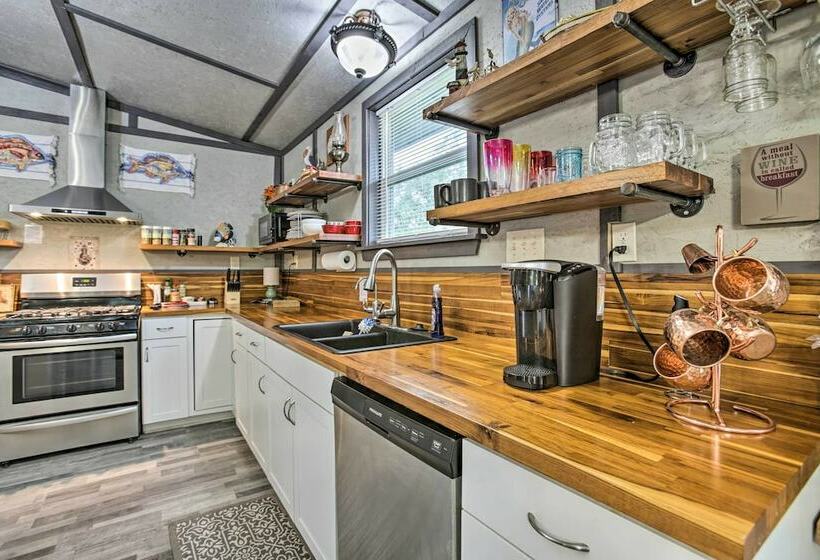 Waterfront Bay St Louis Beach House W/ Deck!