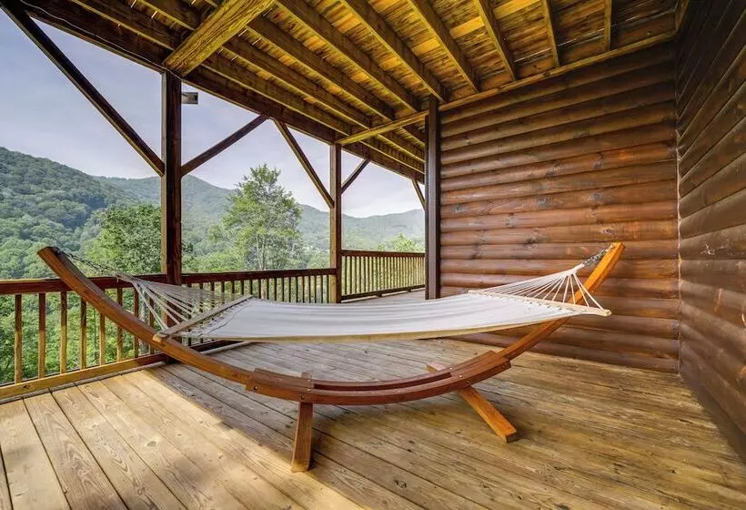 Waynesville  Mountain Top Retreat  W/ Decks!