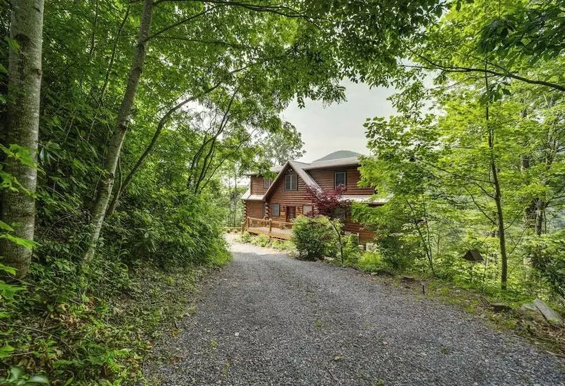 Waynesville  Mountain Top Retreat  W/ Decks!