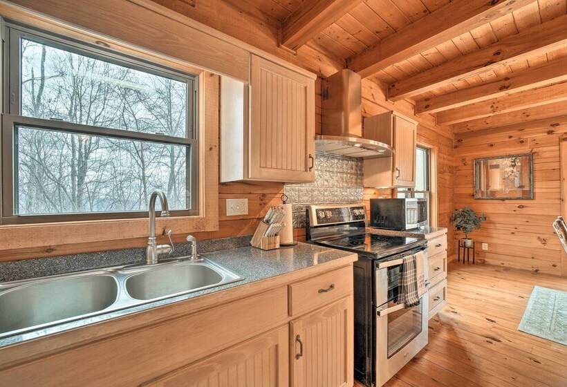 Waynesville  Mountain Top Retreat  W/ Decks!