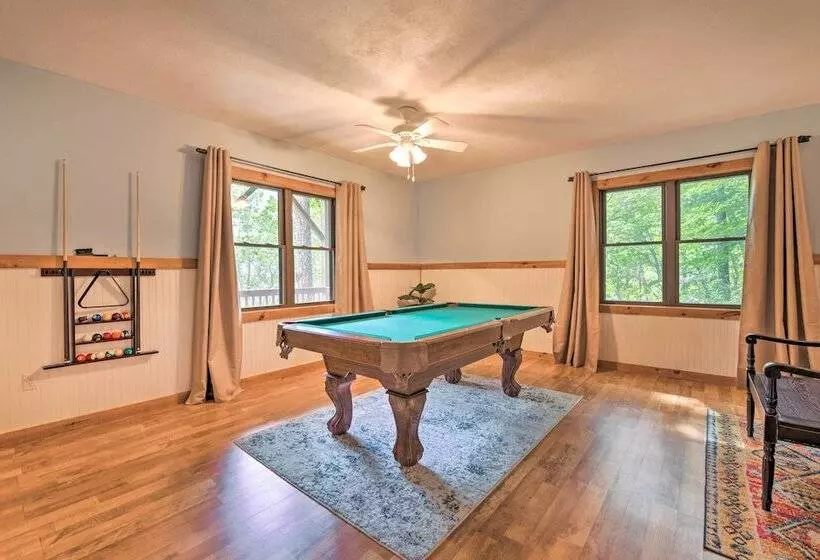 Waynesville  Mountain Top Retreat  W/ Decks!