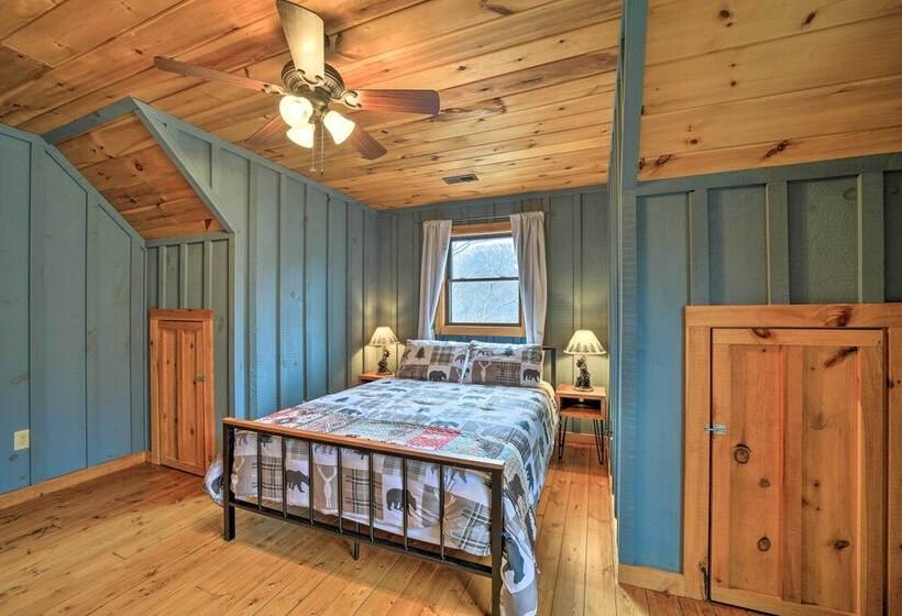 Waynesville  Mountain Top Retreat  W/ Decks!