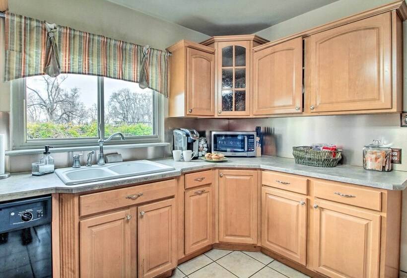 Albuquerque Home W/ Patio < 1 Mile To Nob Hill!