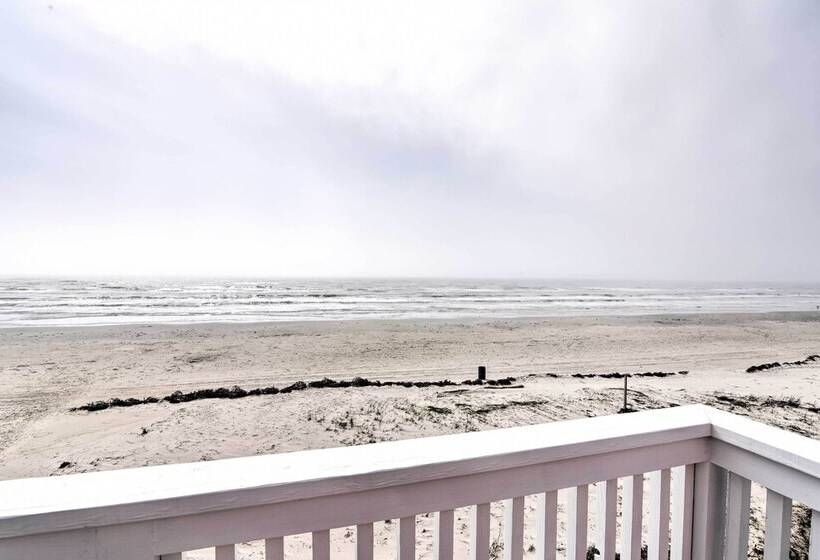 Beachfront Galveston Oasis: Balconies, Ocean View!