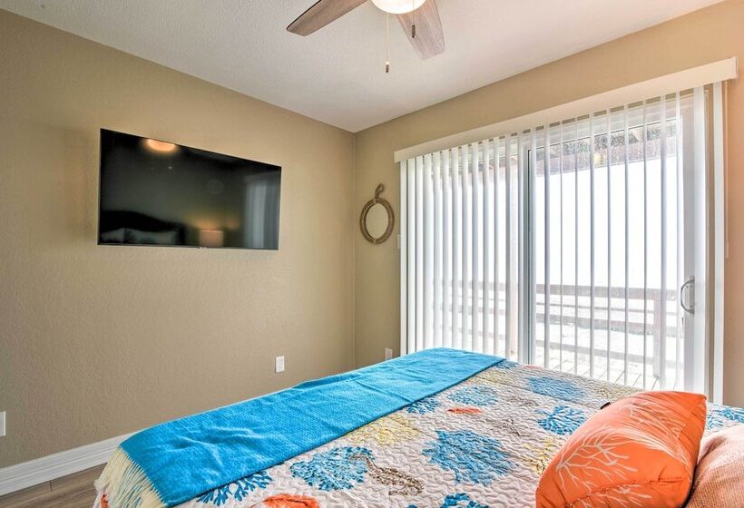 Beachfront Galveston Oasis: Balconies, Ocean View!
